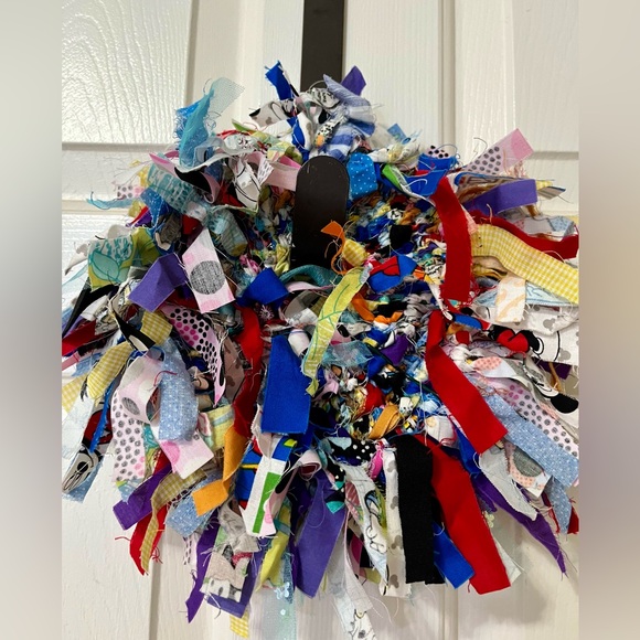 10” Handmade Disney Characters Rag Wreath - Disney Fabrics - Picture 5 of 10